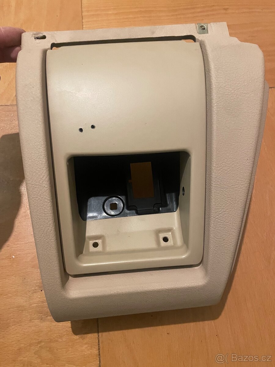 Kožená část vedle volantu e39 - 5