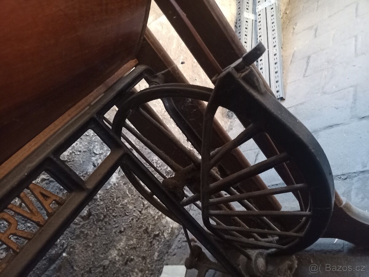 Prodám šicí stroj Minerva - 5