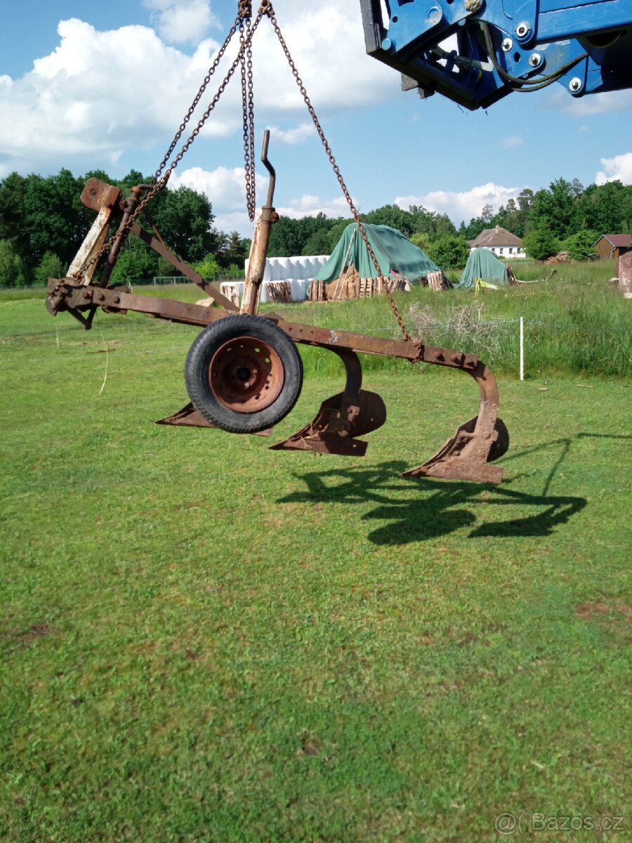 Tří radliční pluh - 5