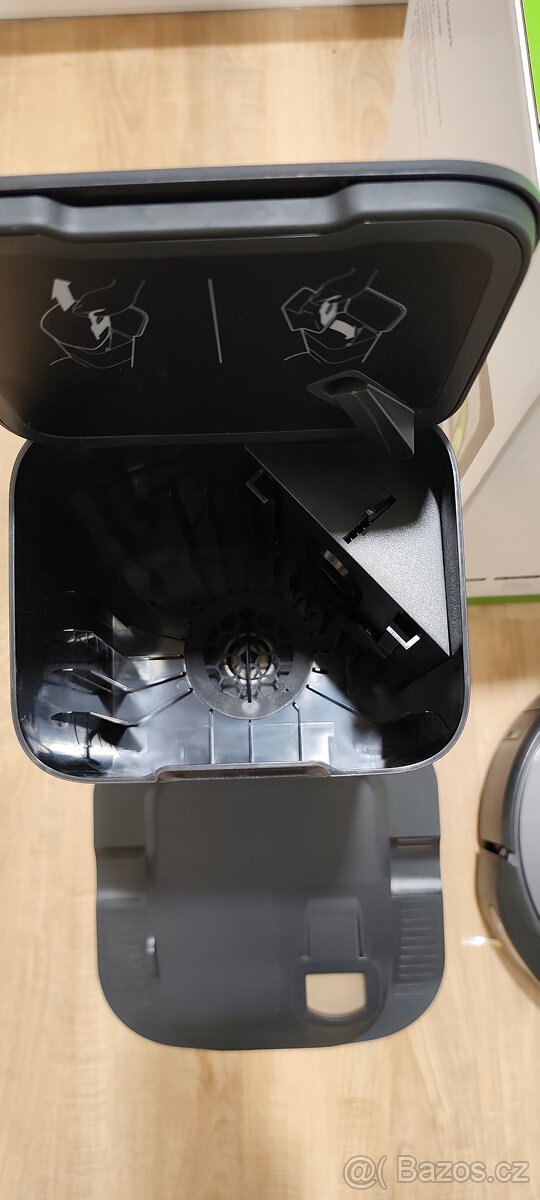 Robotický vysavač iRobot Roomba i7+ - 5