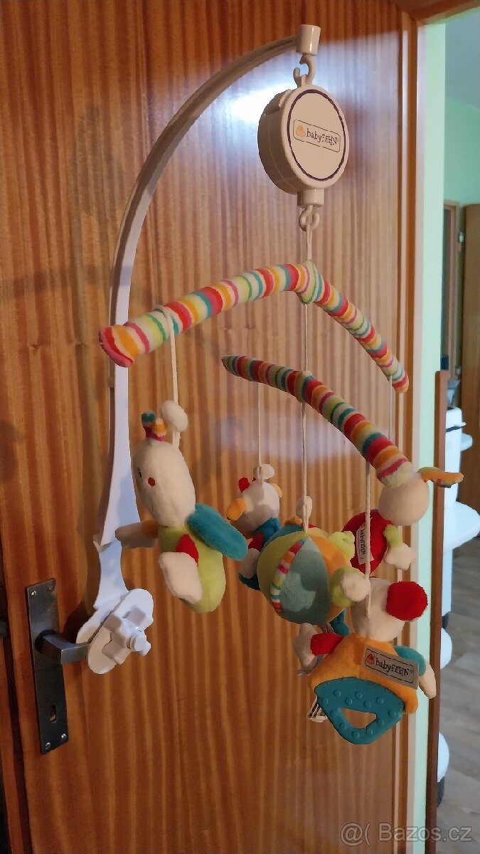 Kolotoč nad postýlku - 5