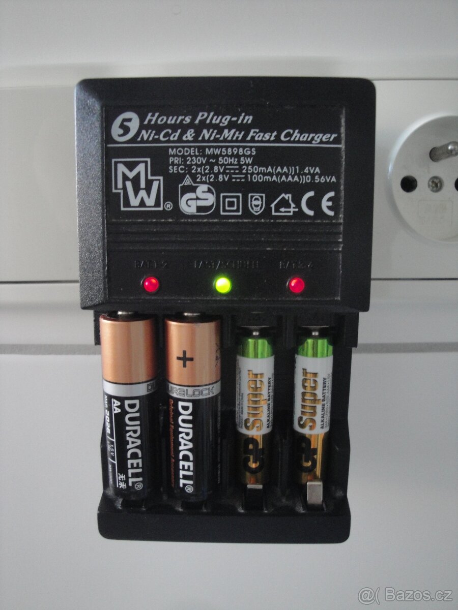 Nabíječka, adaptér s konektorem, nabíječka baterek - 5