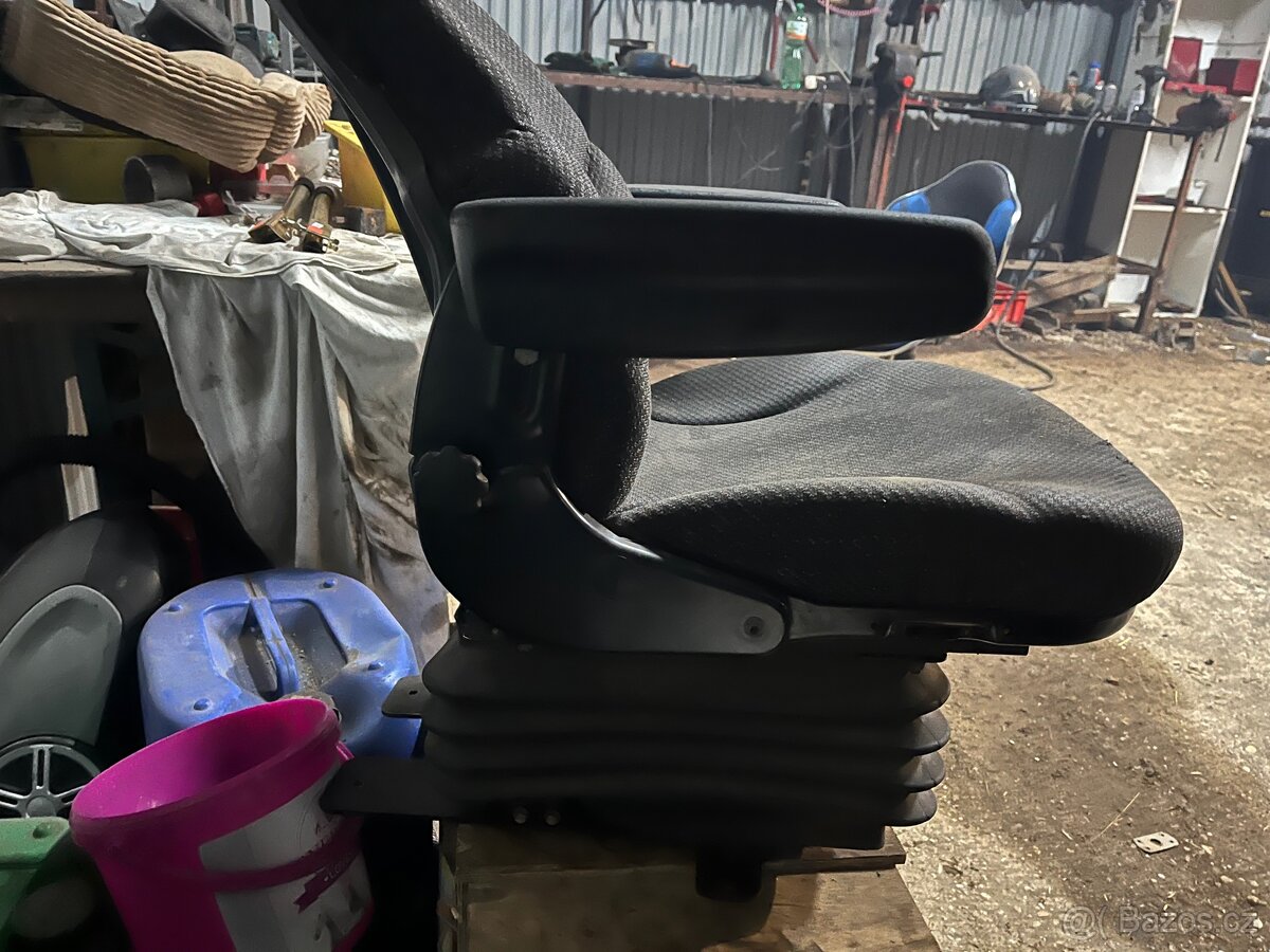 Odpružena sedačka Zetor - 5