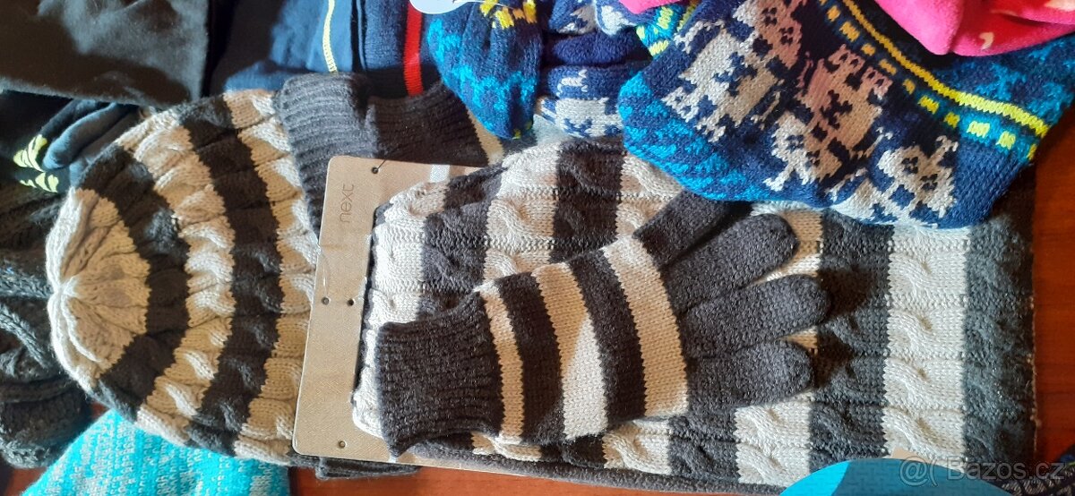 MIX čepic a šálů - 19 kusů - 5