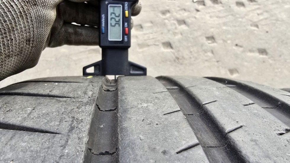 Letní pneu 265/35/19 Michelin - 5