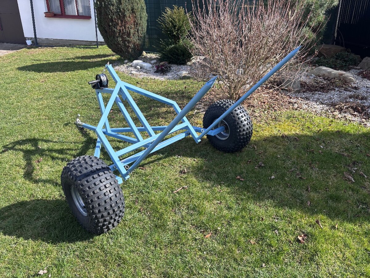 ATV vlek na přesun balíků sena