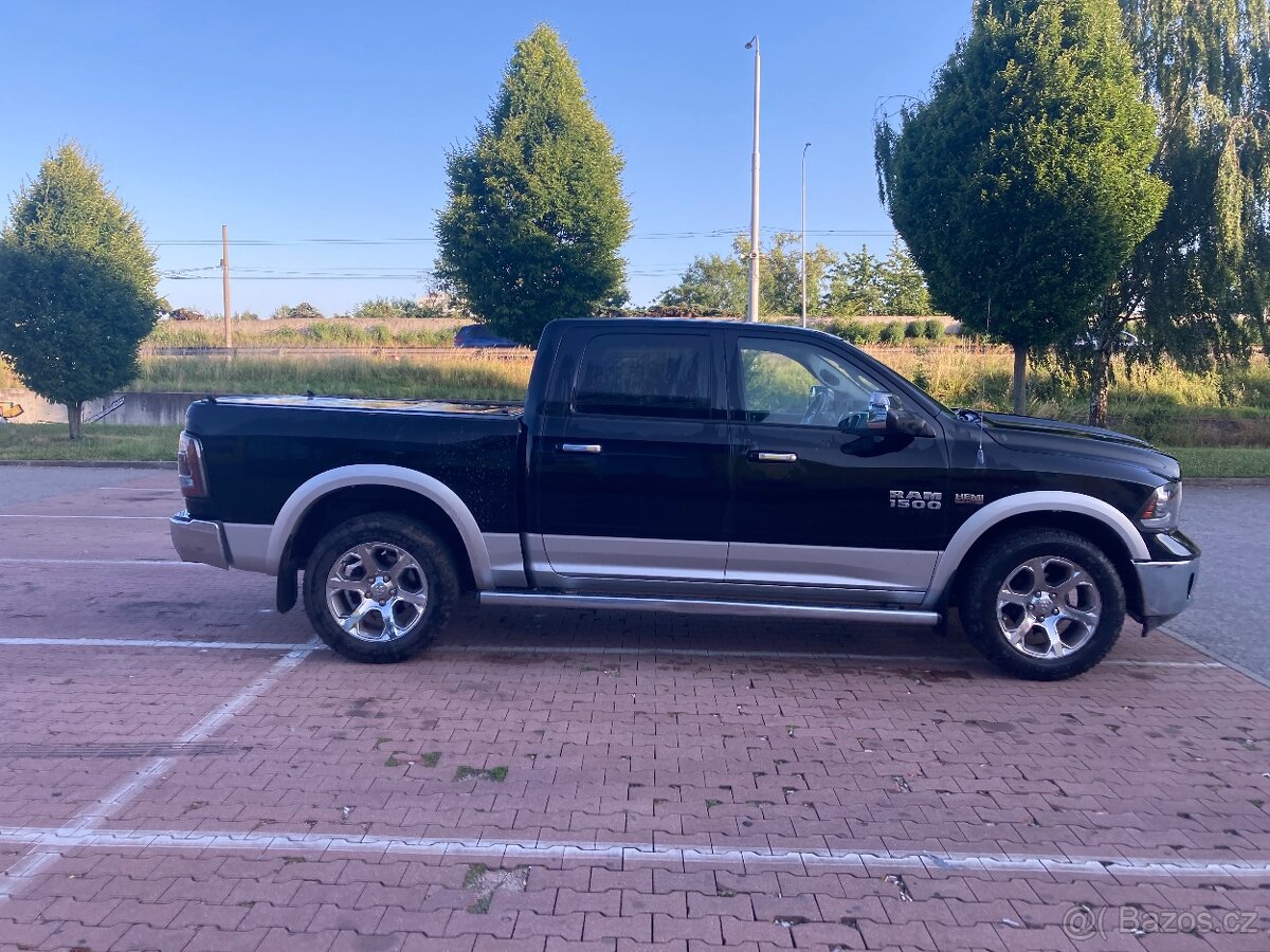 Dodge RAM 1500 Laramie 5,7 V8