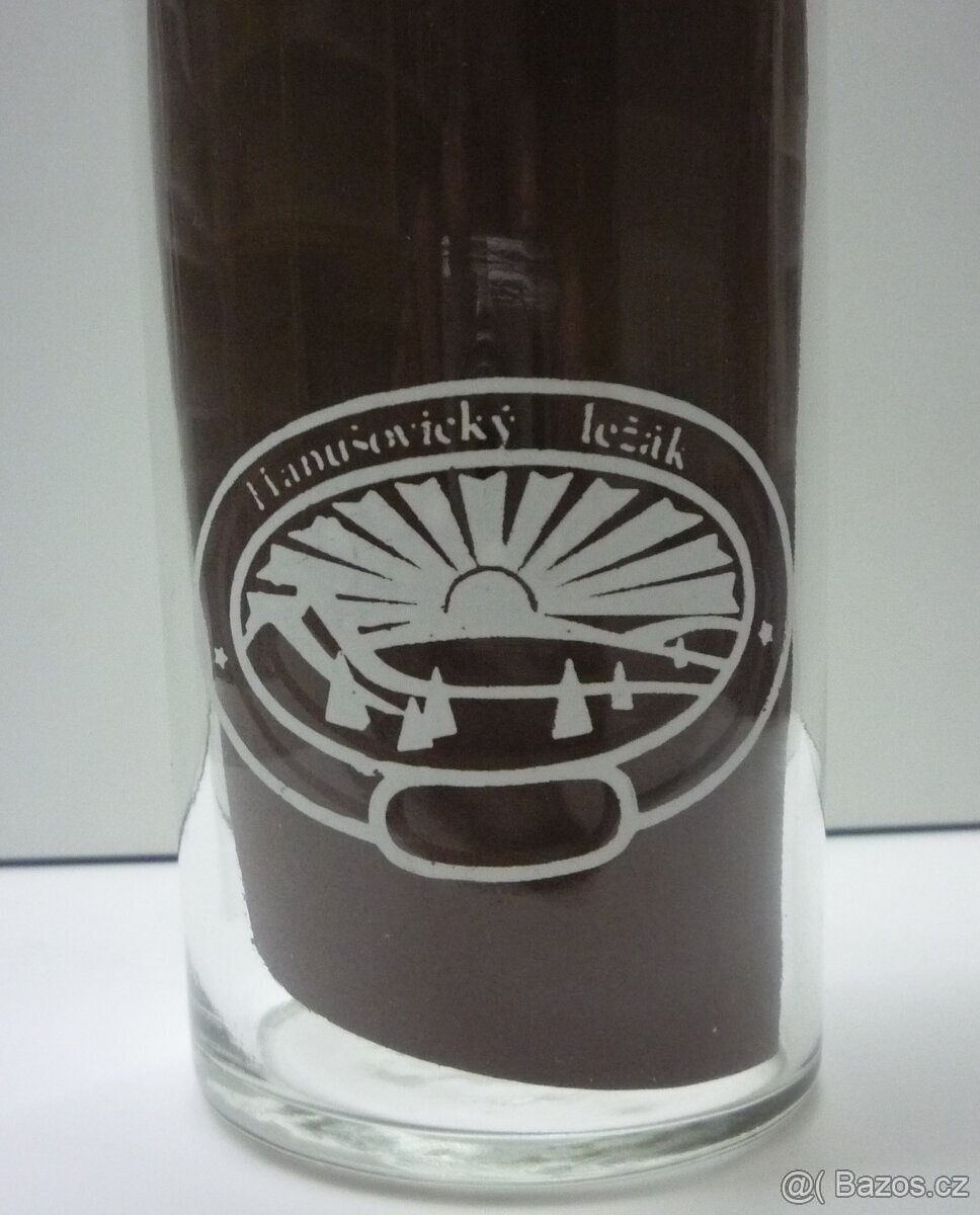 Pivní sklo, půllitry, třetinky, pivovarské cedule. - 5