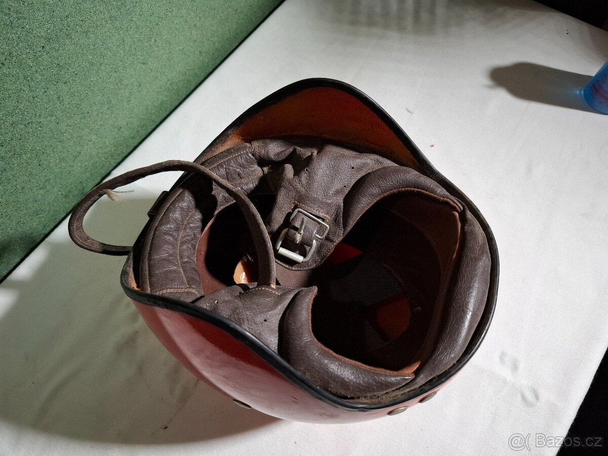 Stará přilba JAS - 5