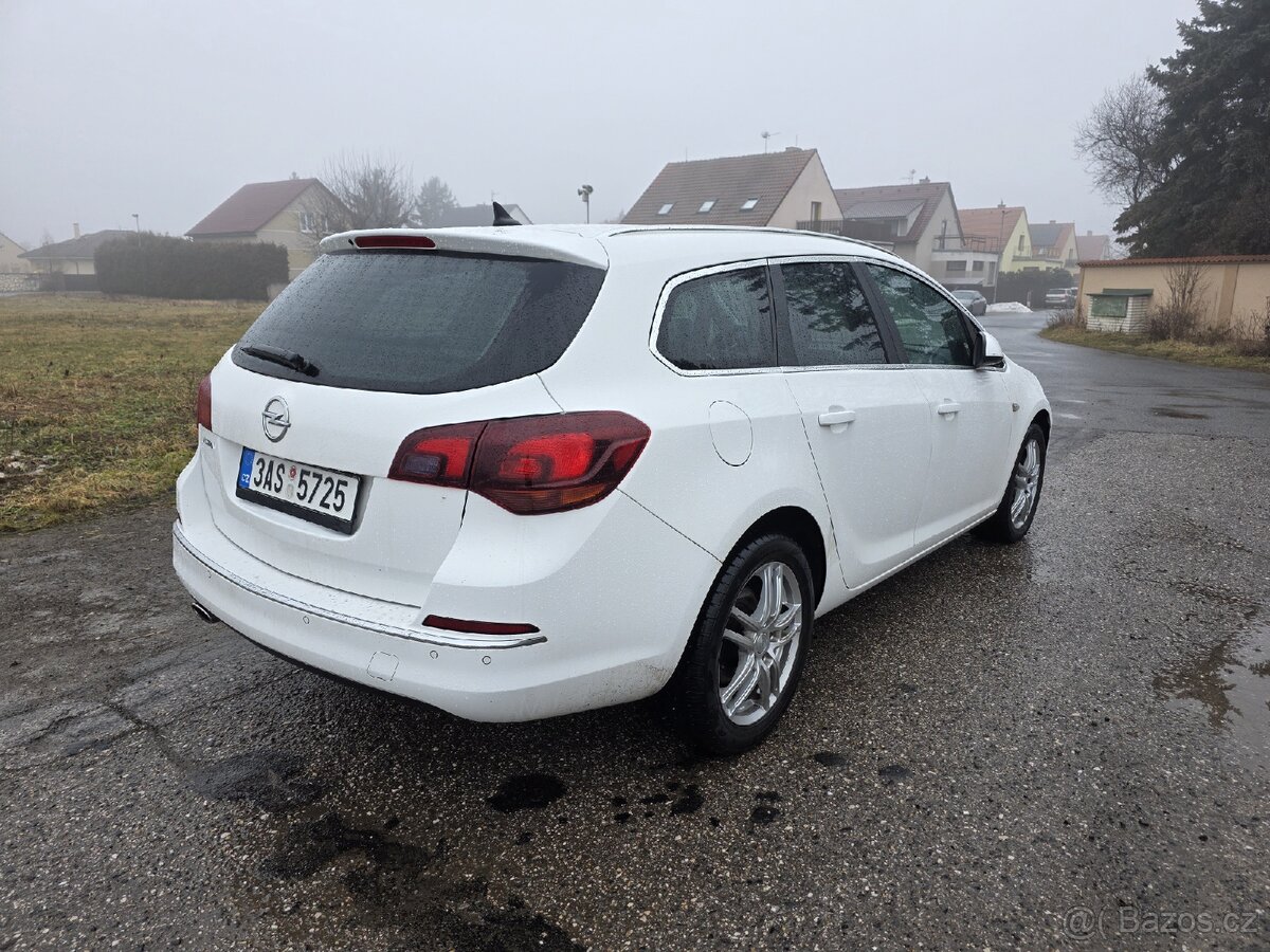 Opel Astra Sports Tourer 2013 - 5