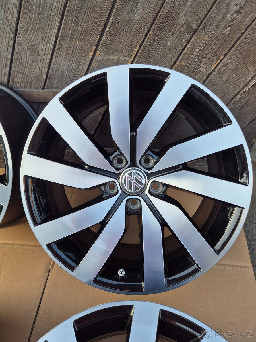 5x112 r18 Originál Vw Passat B8-Rline - 5