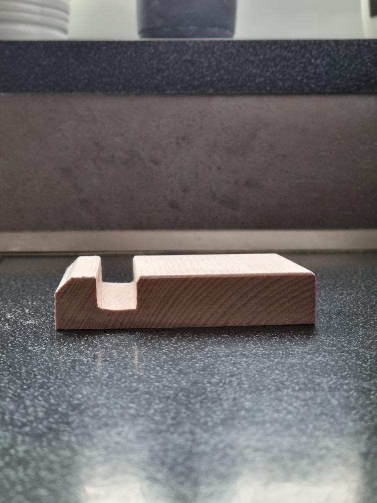 Designový dřevěný držák na telefon - ruční výroba - 5