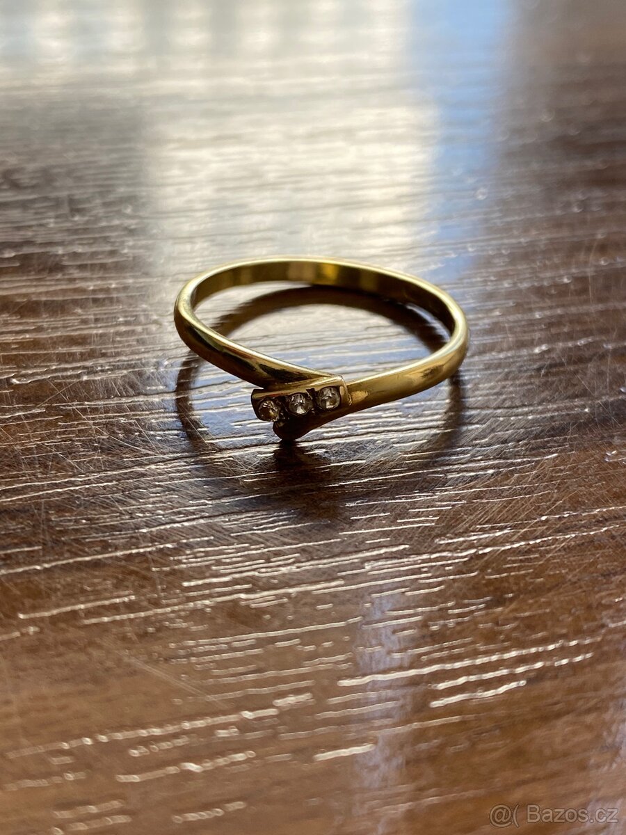 Zlatý dámský prstýnek - 5