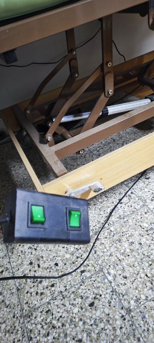 Invalidní elektrická polohovací postel - 5