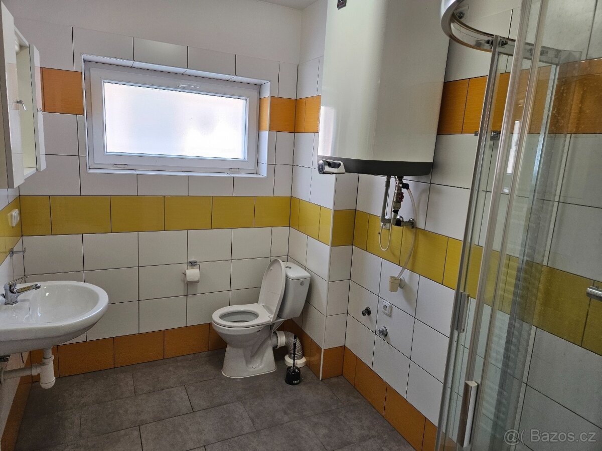 Radnice pronájem 2+kk - 5