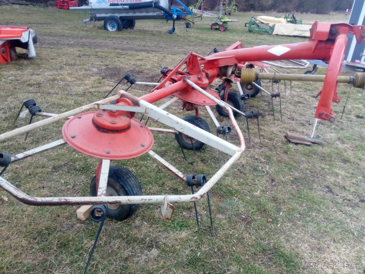 Obraceč sena a píce Kuhn GF 452 M - 5