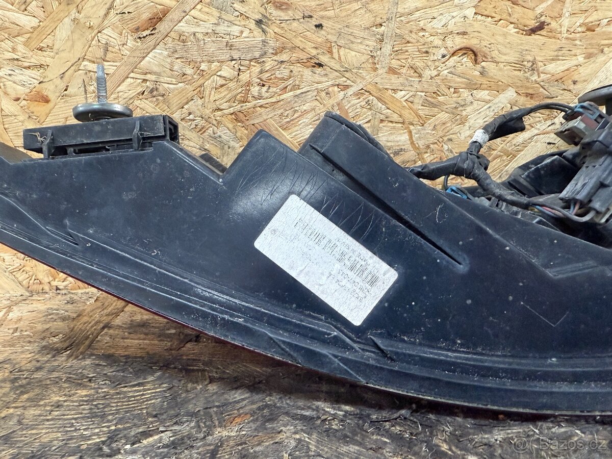 ZADNÍ PRAVÉ SVĚTLO JAGUAR XF - 5