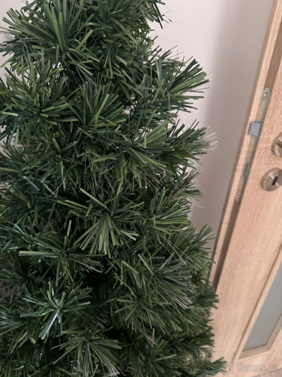 Umělý vánoční stromek i s ozdobami - 5