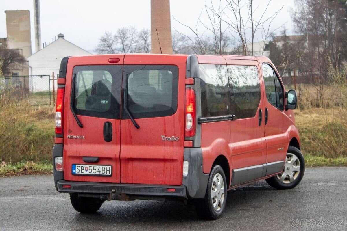 Renault Trafic 2.0 dCi 16V Passenger / 84kW / 2011 - 5