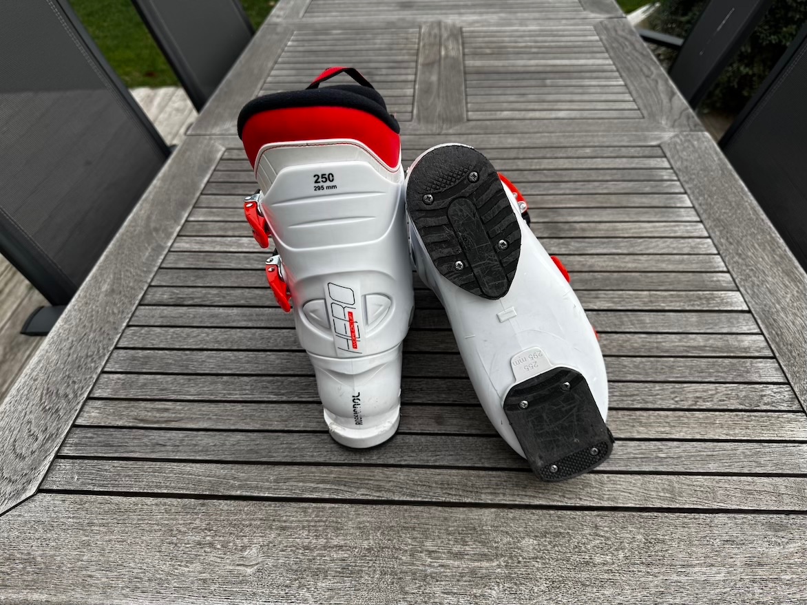 Prodám juniorské lyžáky Rossignol HERO J4 - 5