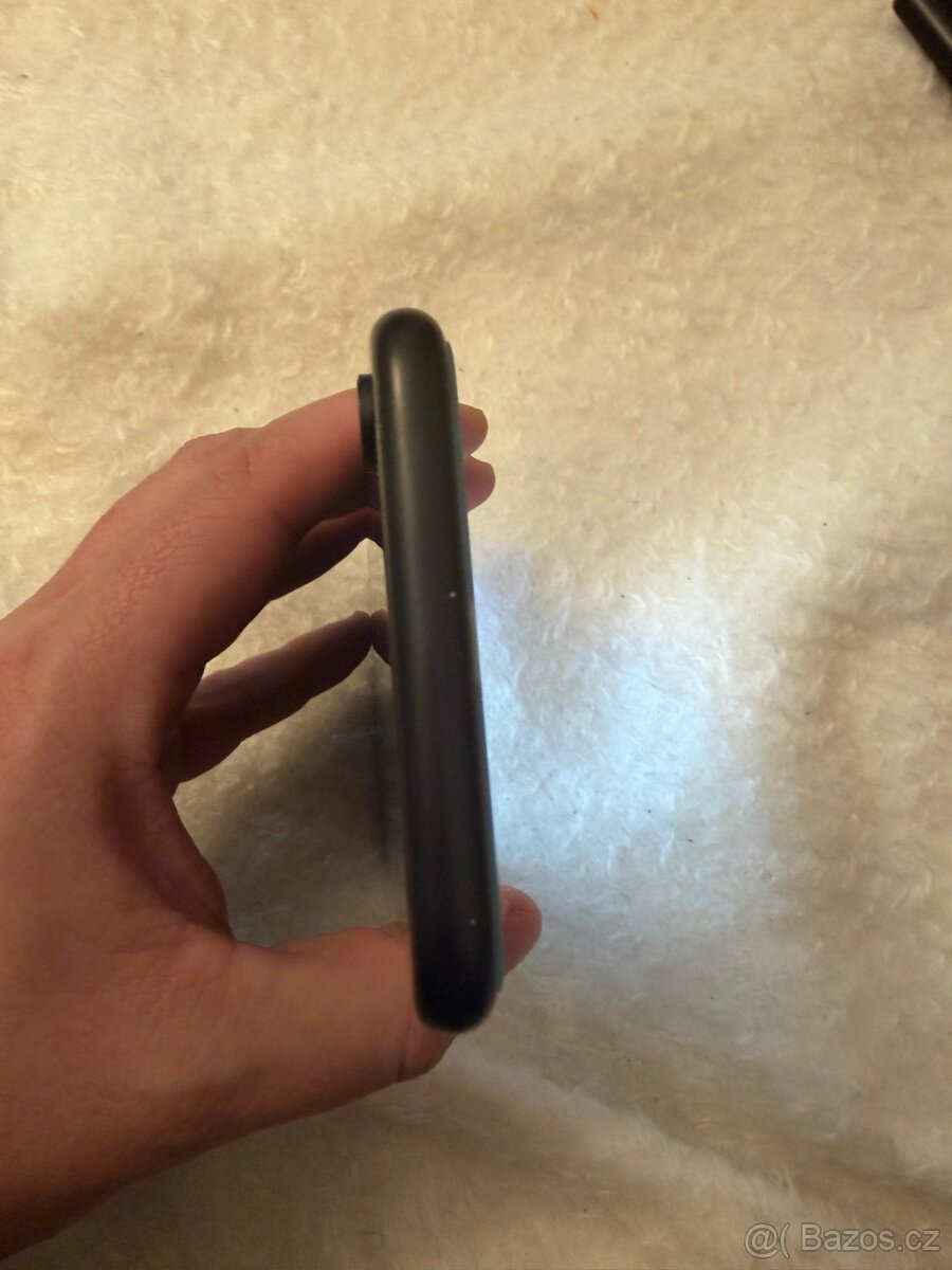 iPhone XR 64 Gb černý - 5
