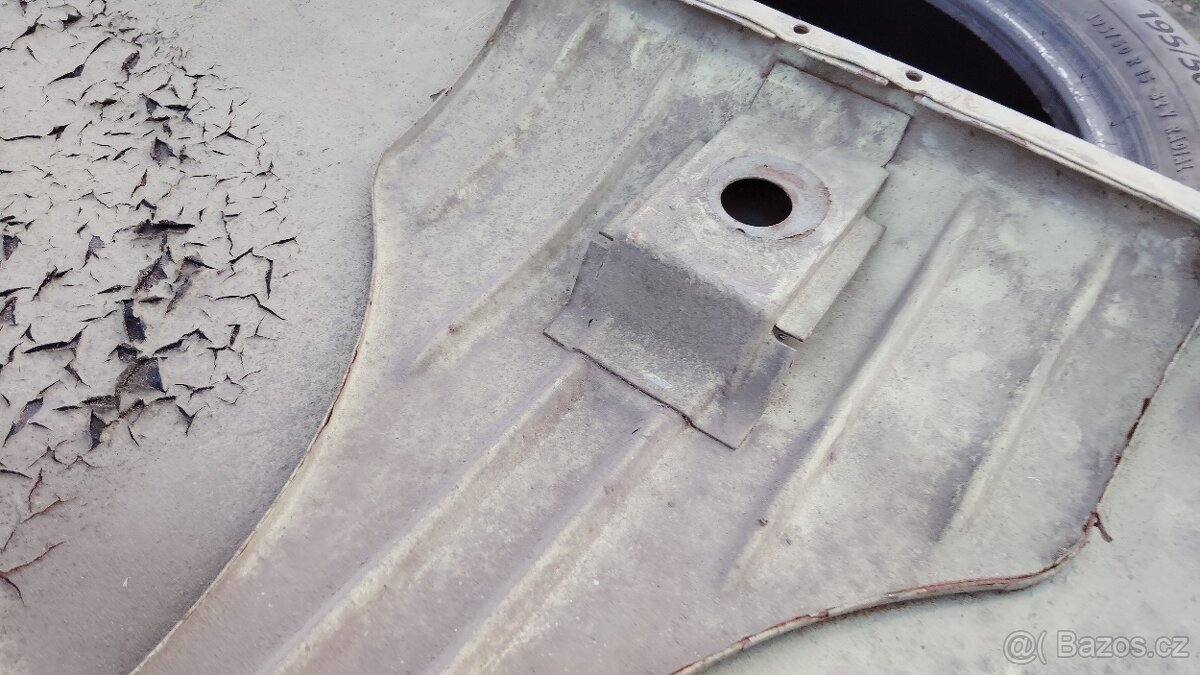 Škoda 100 kapota - 5