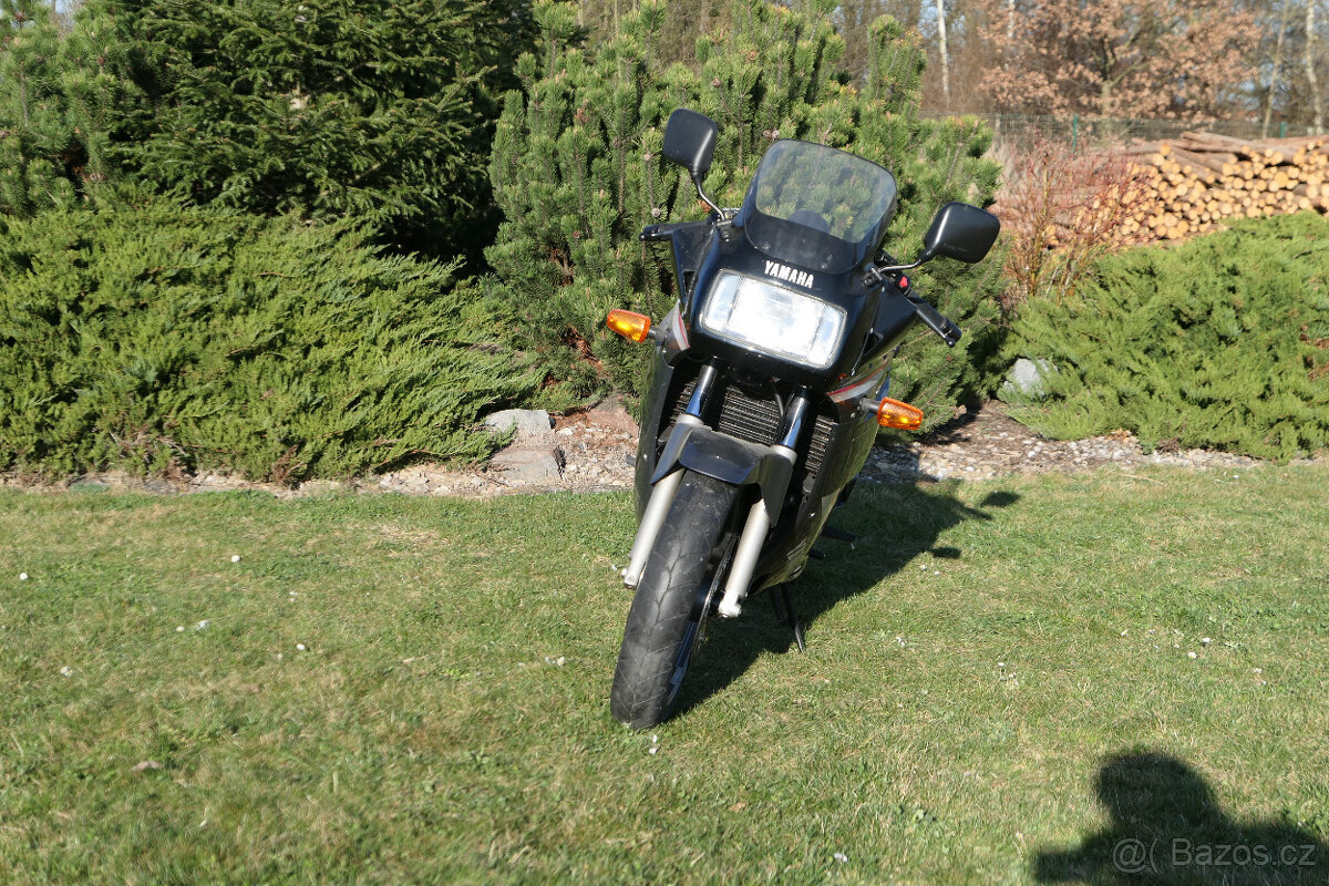 Yamaha FZ 750 - 5