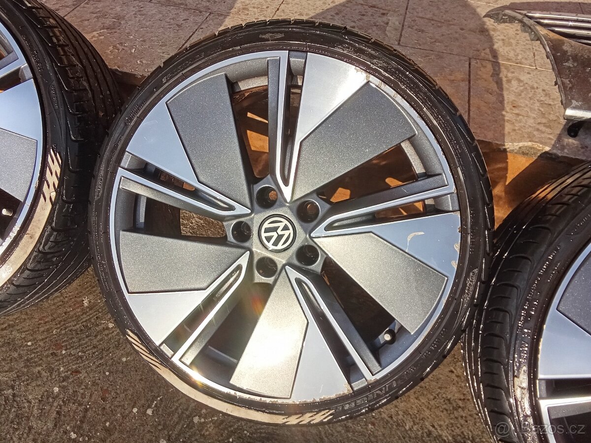 Alu kola Enyaq Regulus r19 - 5