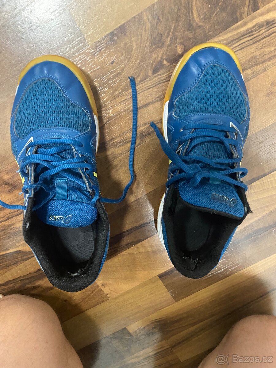 Sálové boty - ASICS UPCOURT 4, velikost stélky 25cm - 5