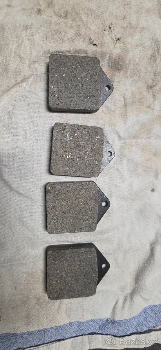 Tatra 603-nové brzdové destičky - 5