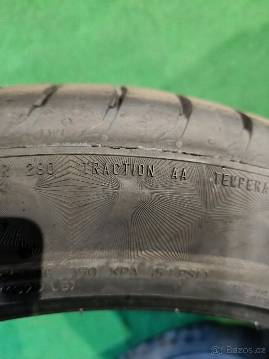 4k nove letni 235/50/19 continental - 5