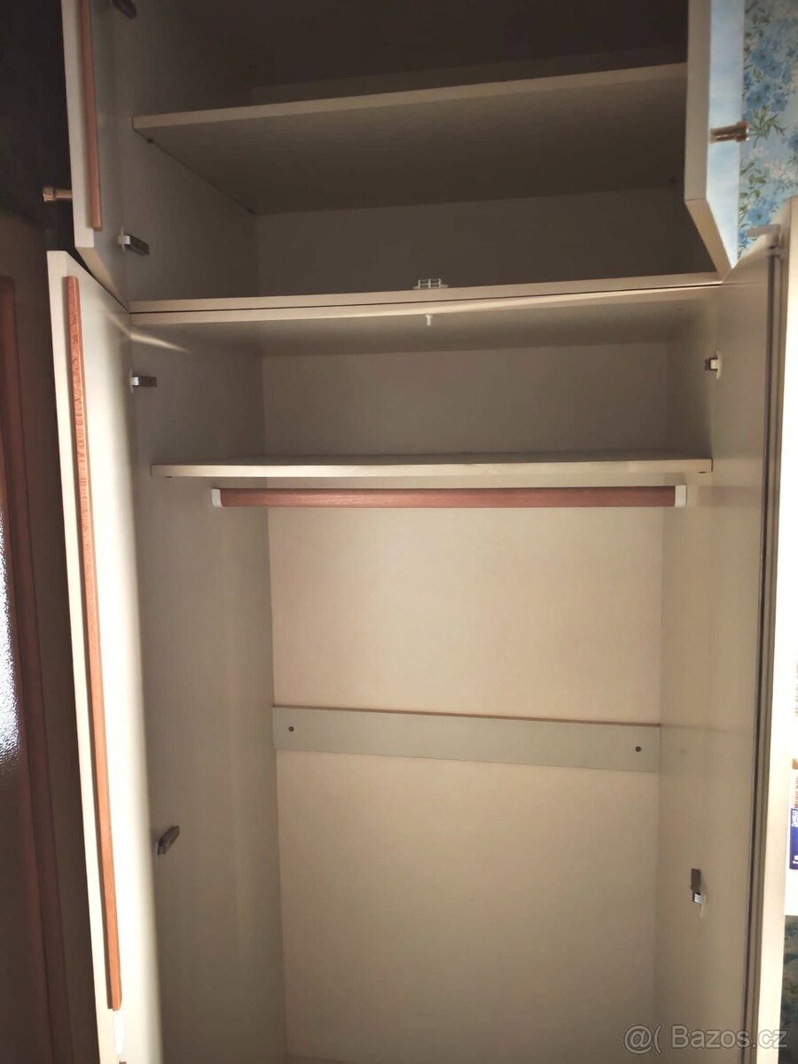 Darují skříní 3 kusy komplet - 5
