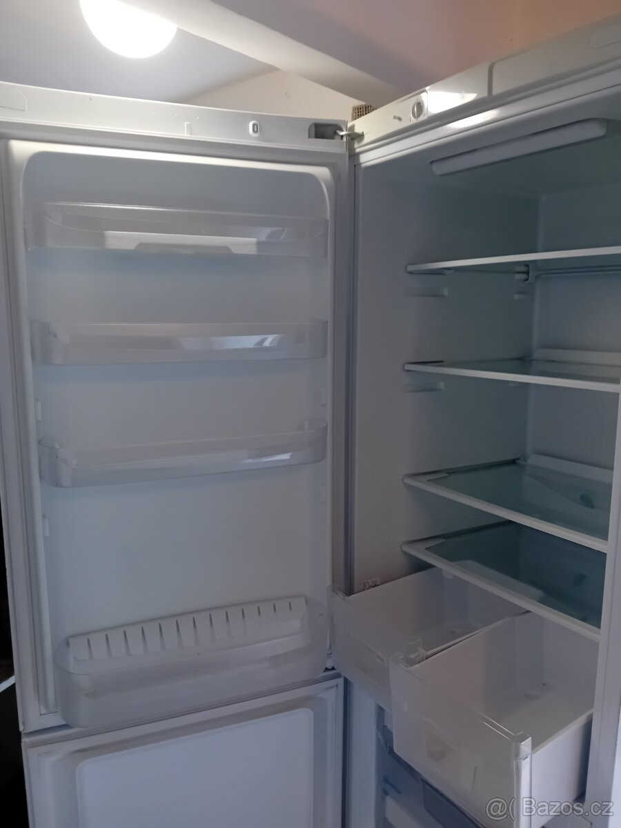 prodám lednici s mrazákem Indesit A++ - 5