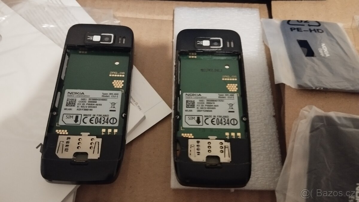 2ks Nokia E52 Zánovní, Kompletní balení - 5