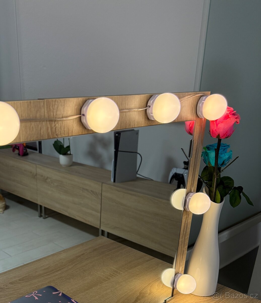 Kosmetický stůl - 5