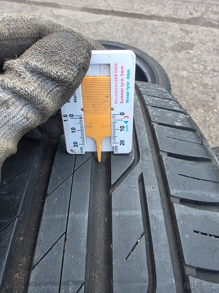 Prodám letní pneu Bridgestone 215/50/18 - 5