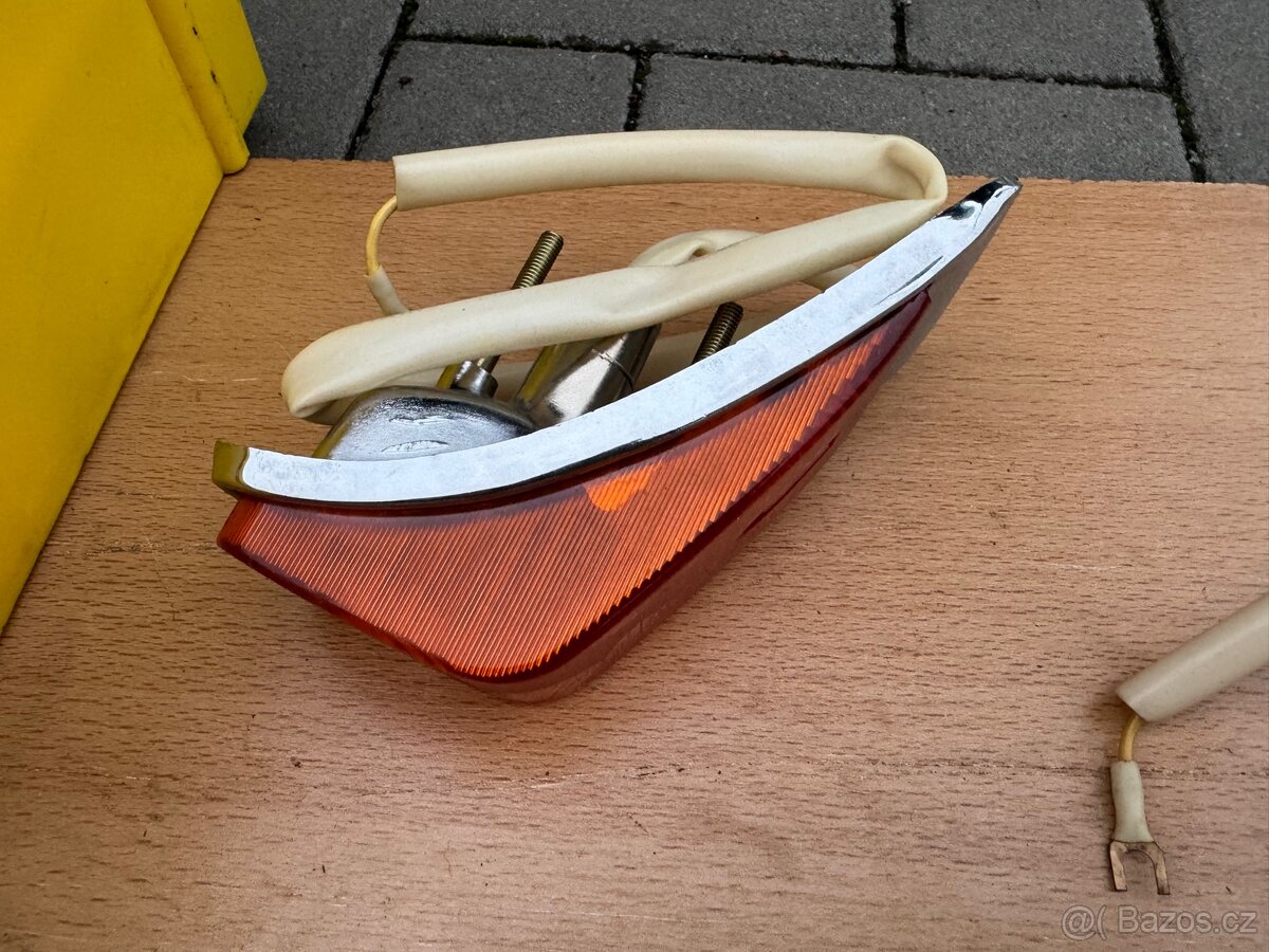 Volha Gaz 24,2410, přední blinkry original nove - 5