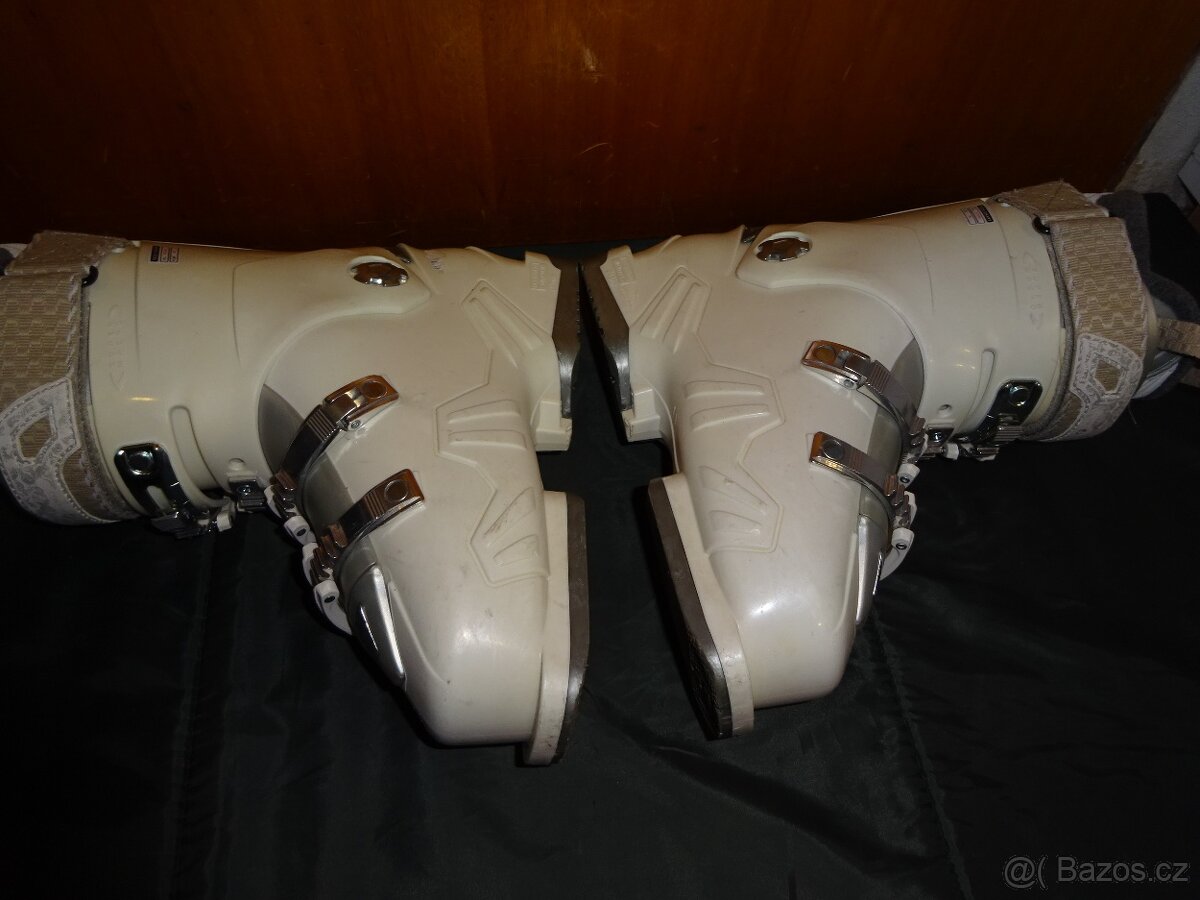 Lyžáky HEAD FX7 vel.24,5 - 5