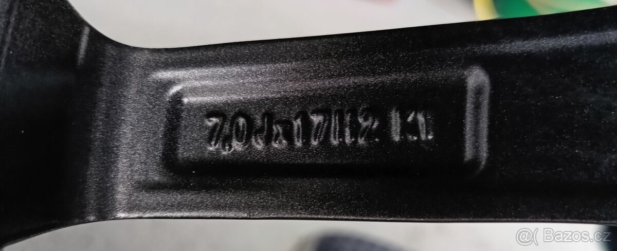 FORD FOCUS MK4 zimní kola 215/50/17 95V TOP STAV - 5