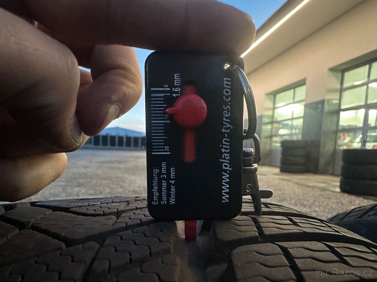 Pirelli Sottozero 3 245/45 R19 - 5