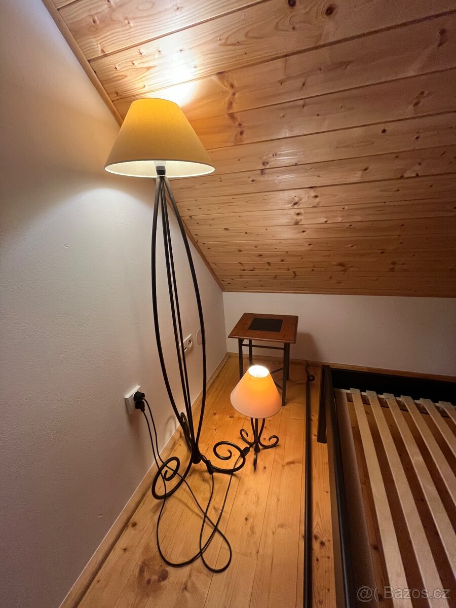 Kovaná postel s doplňky - 5