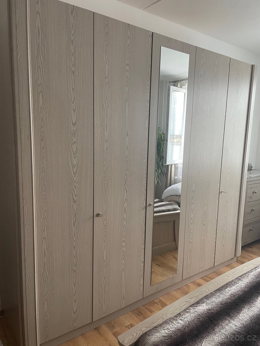 Ložnice - postel + šatní skříň - 5