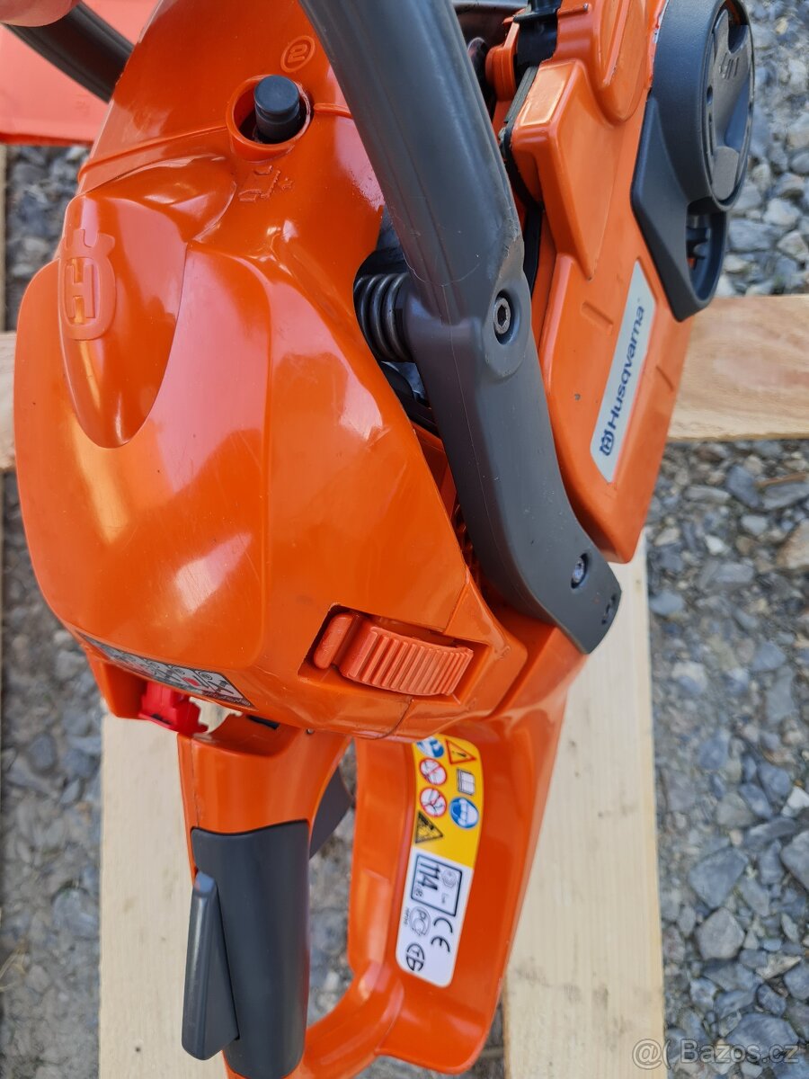 Husqvarna 445 motorova pila zaruce - 5