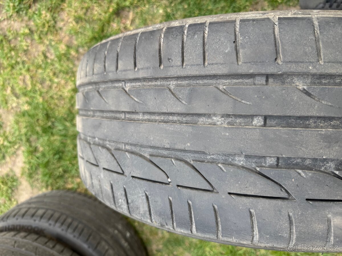 235/40 R19 - 5