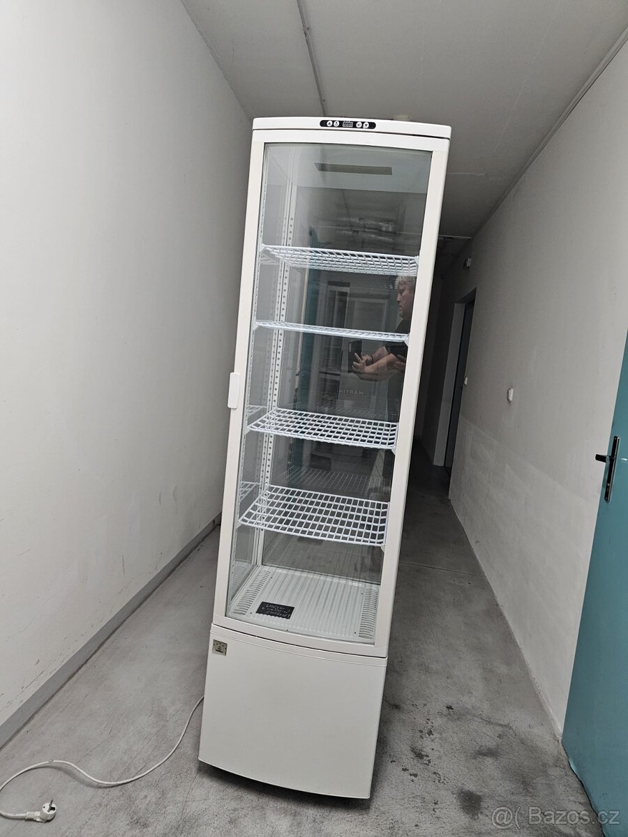 chladnička s vitrínou - 5