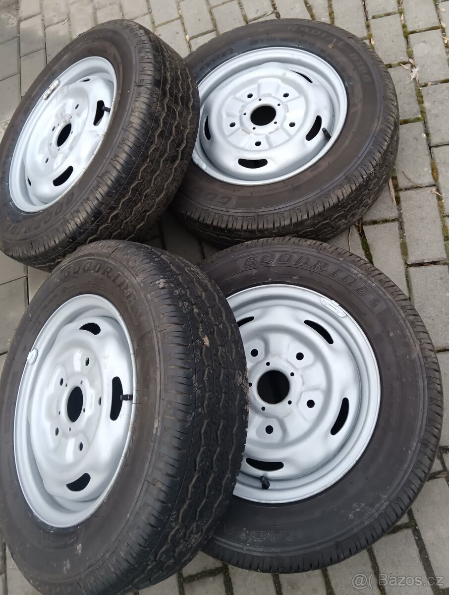 Prodám pneu +plechové disky ford transit. - 5
