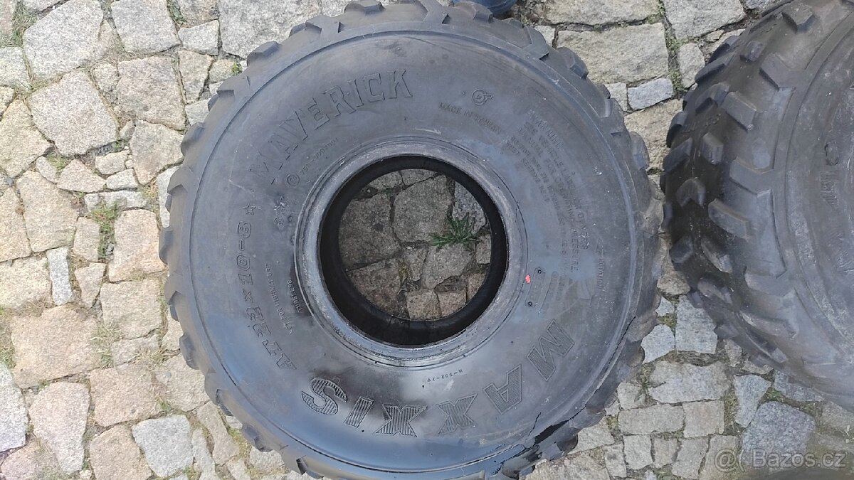 Použité pneu na čtyřkolku AT 22x10-8. , 20x7-8 , sada