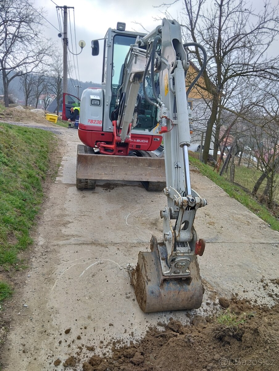 Minibagr Takeuchi TB230 - 5