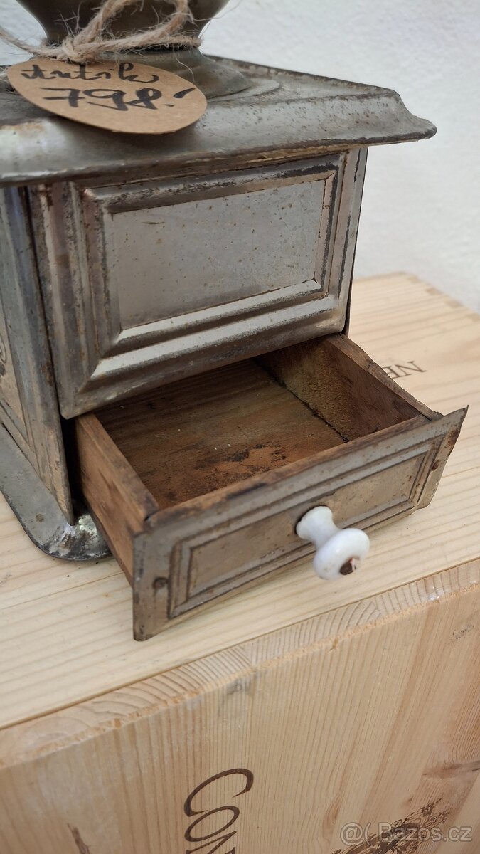 Starý kovový kafemlýnek - 5