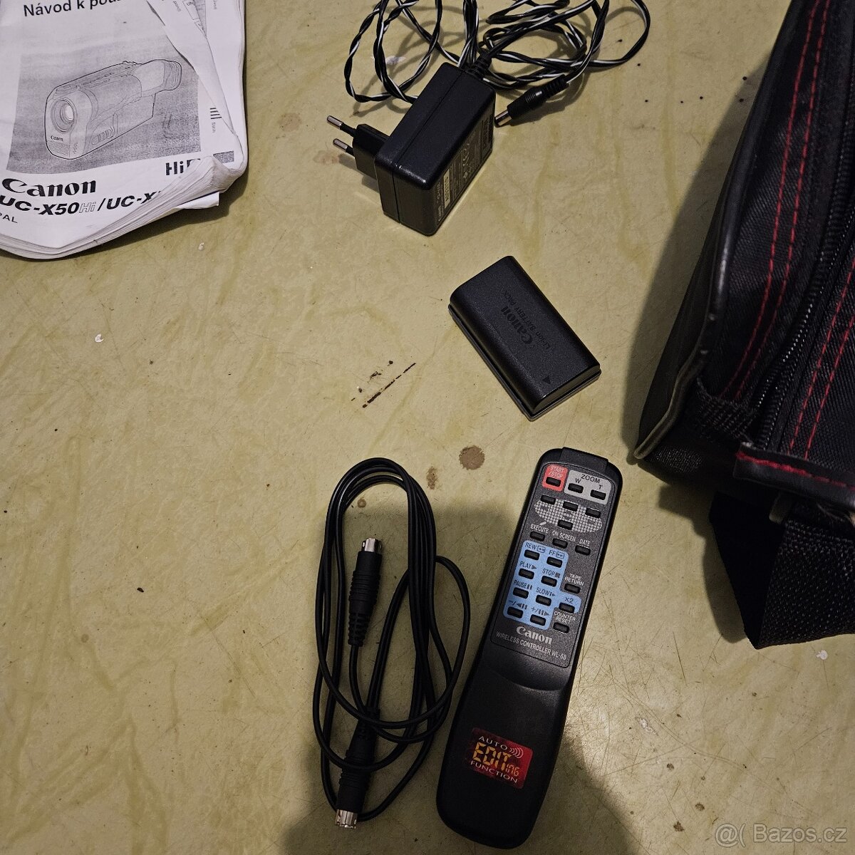 Videokamera Canon starší pouzdrem - 5